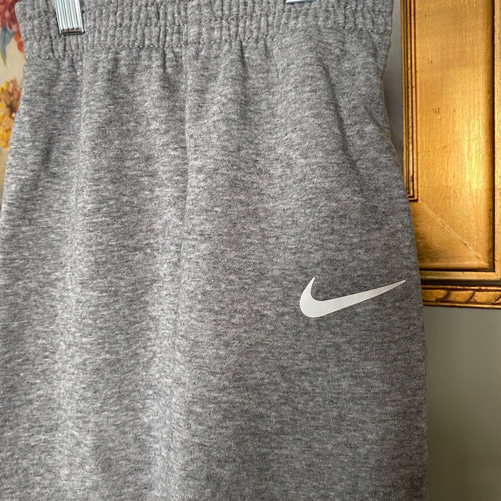 Nike Kids' Fleece Pullover Joggers Set Grey SZ 4XS
3-4 years old - Picture 8 of 10
